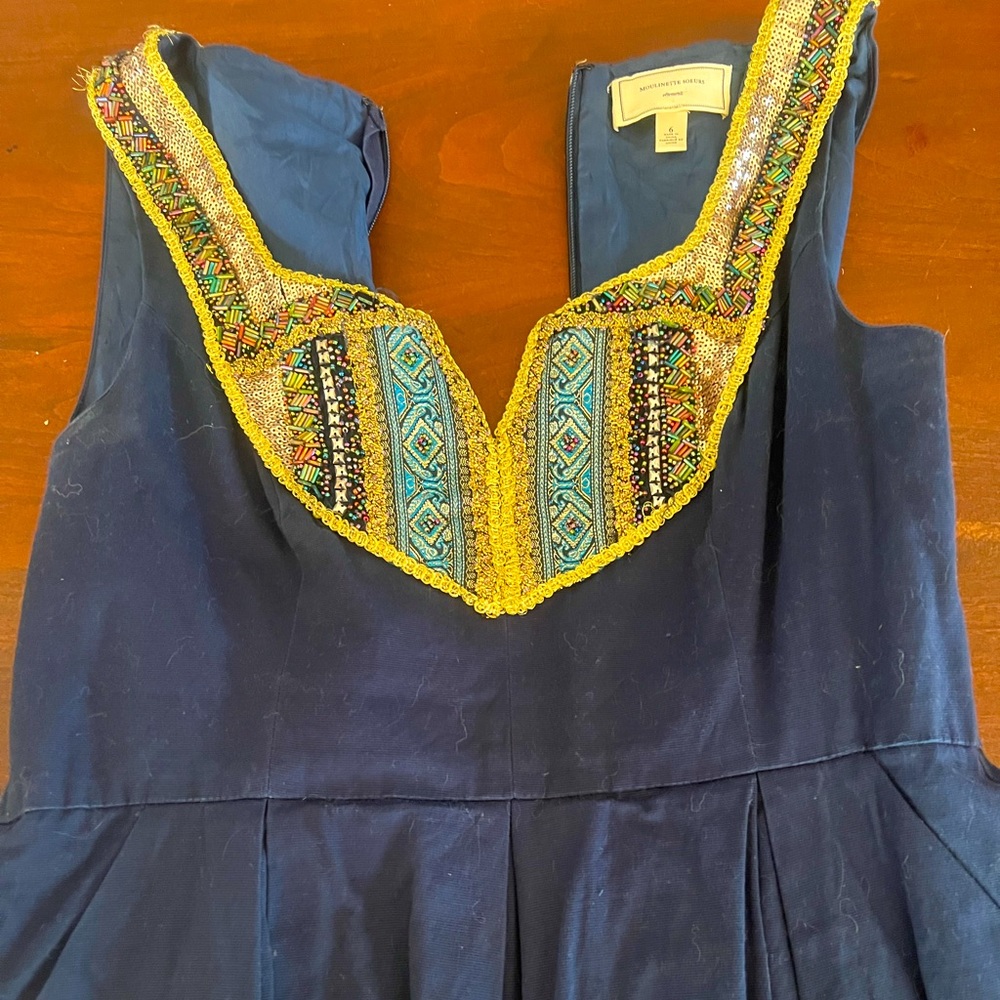 Beautiful moulette soeurs. Navy with sequins embroidery, with pockets